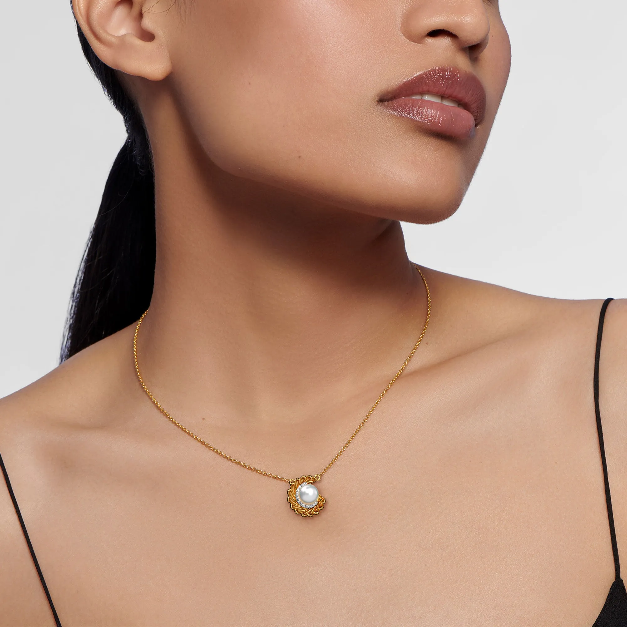 Keely Pendant With Chain